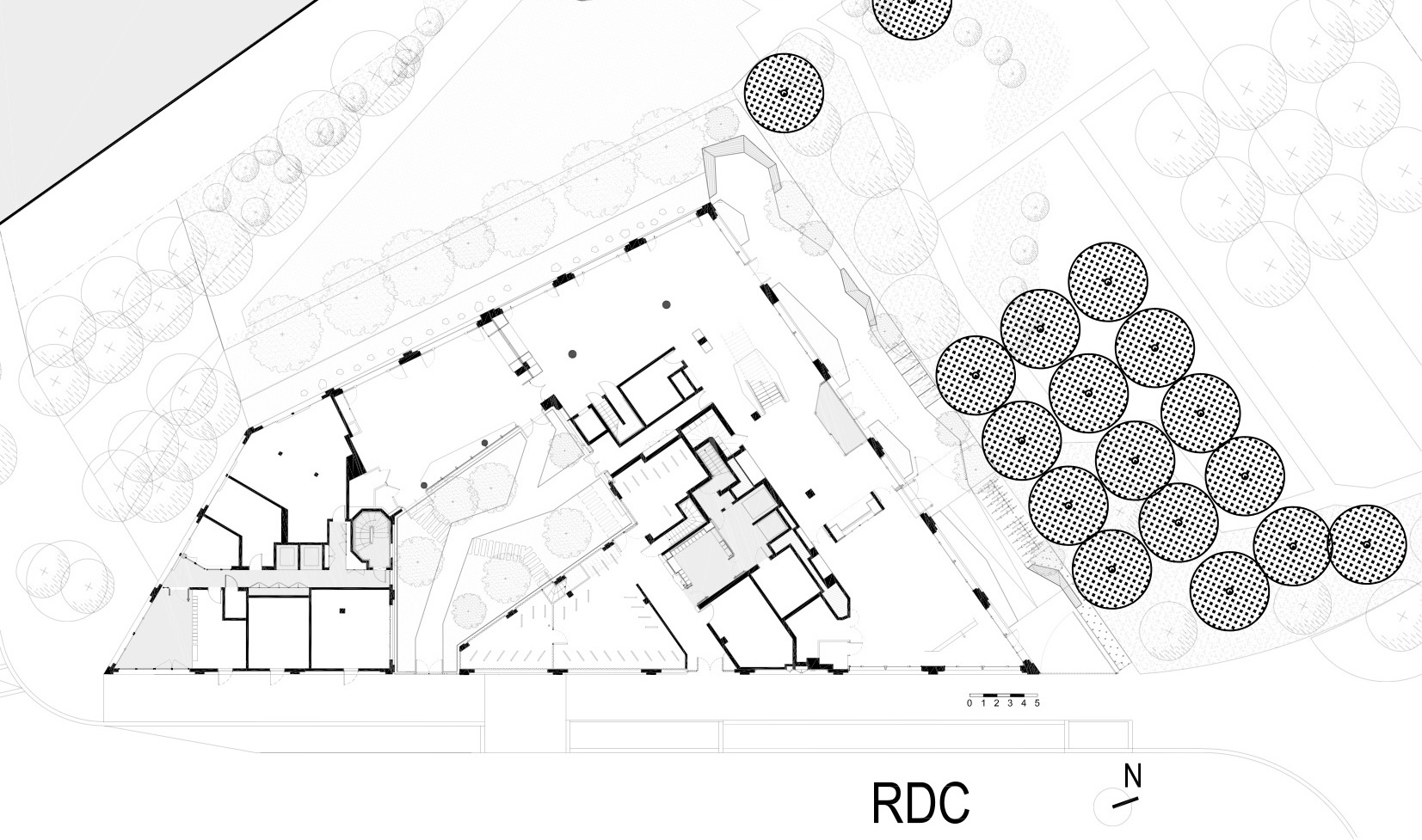 Ground-floor plan of the social housing block with the entrance lobby and circulation core