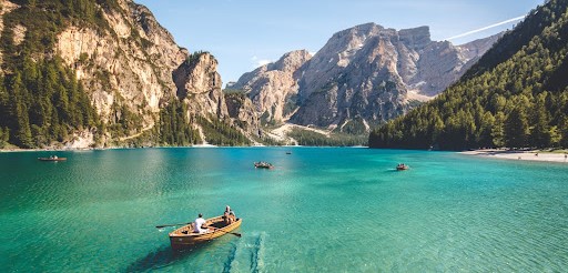 Exploring lake and rivers travelling